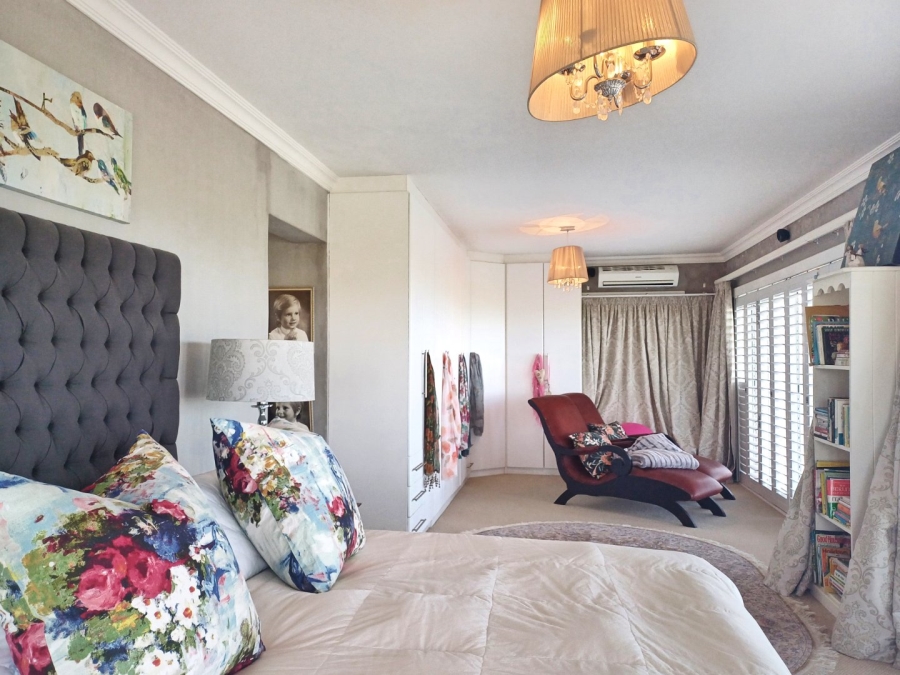 5 Bedroom Property for Sale in Reebok Western Cape